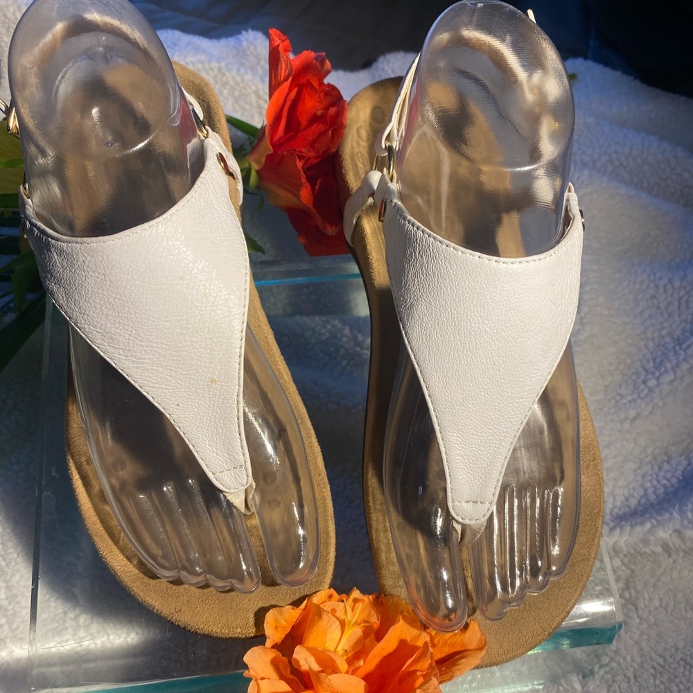 White Vionic Sandals 🩴 size 6.5 🌺